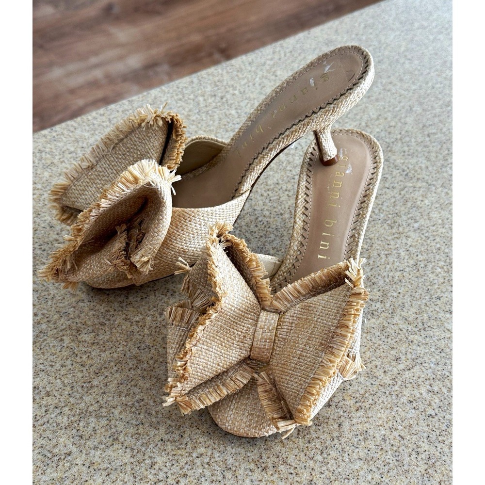 Gianni Bini Beige Raffia Bow Fringe Slide Sandals Slip On 5.5M Kitten Heel